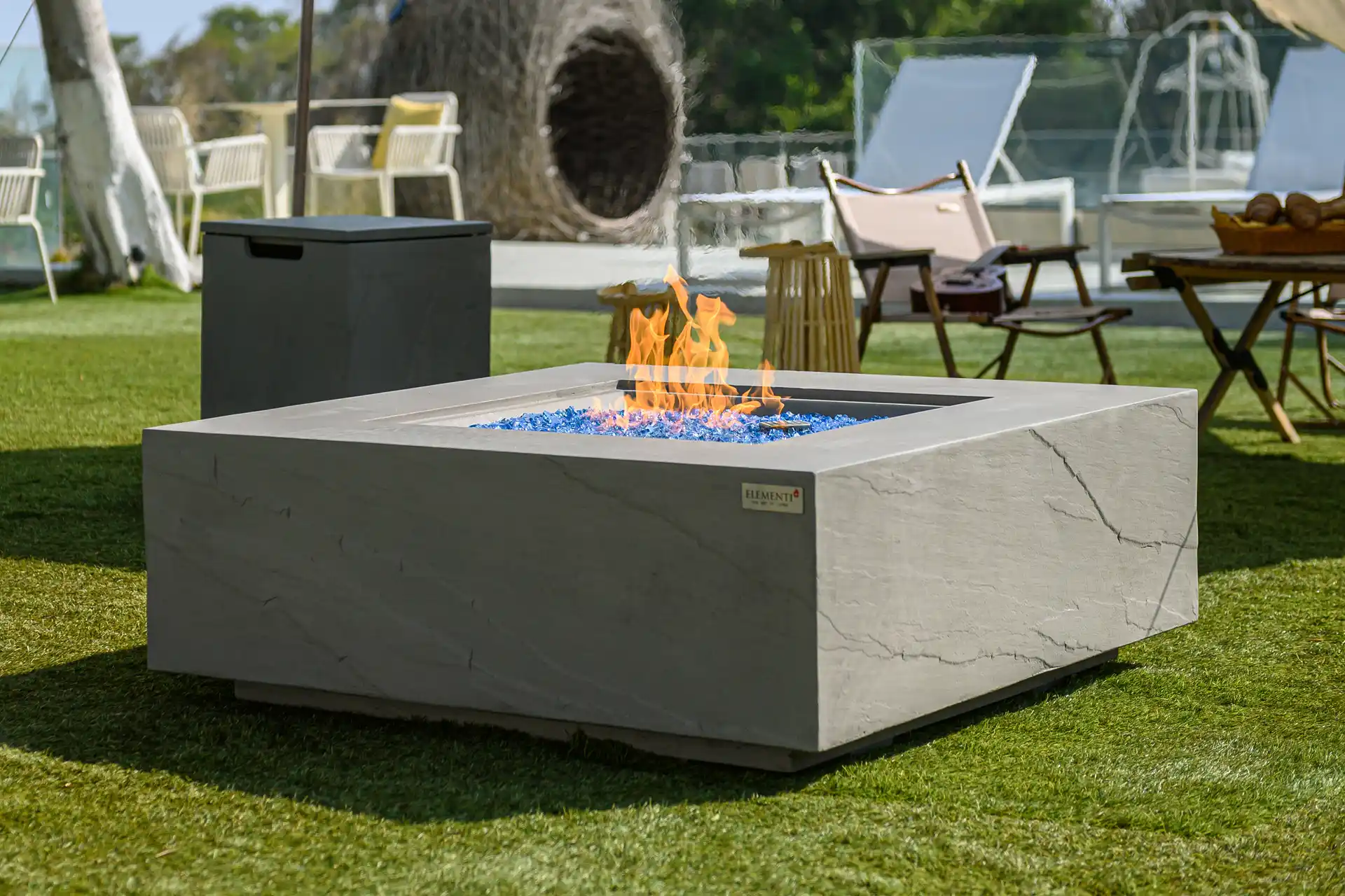 Tavolo da fuoco: vantaggi, tipologie e consigli per l’uso all’aperto