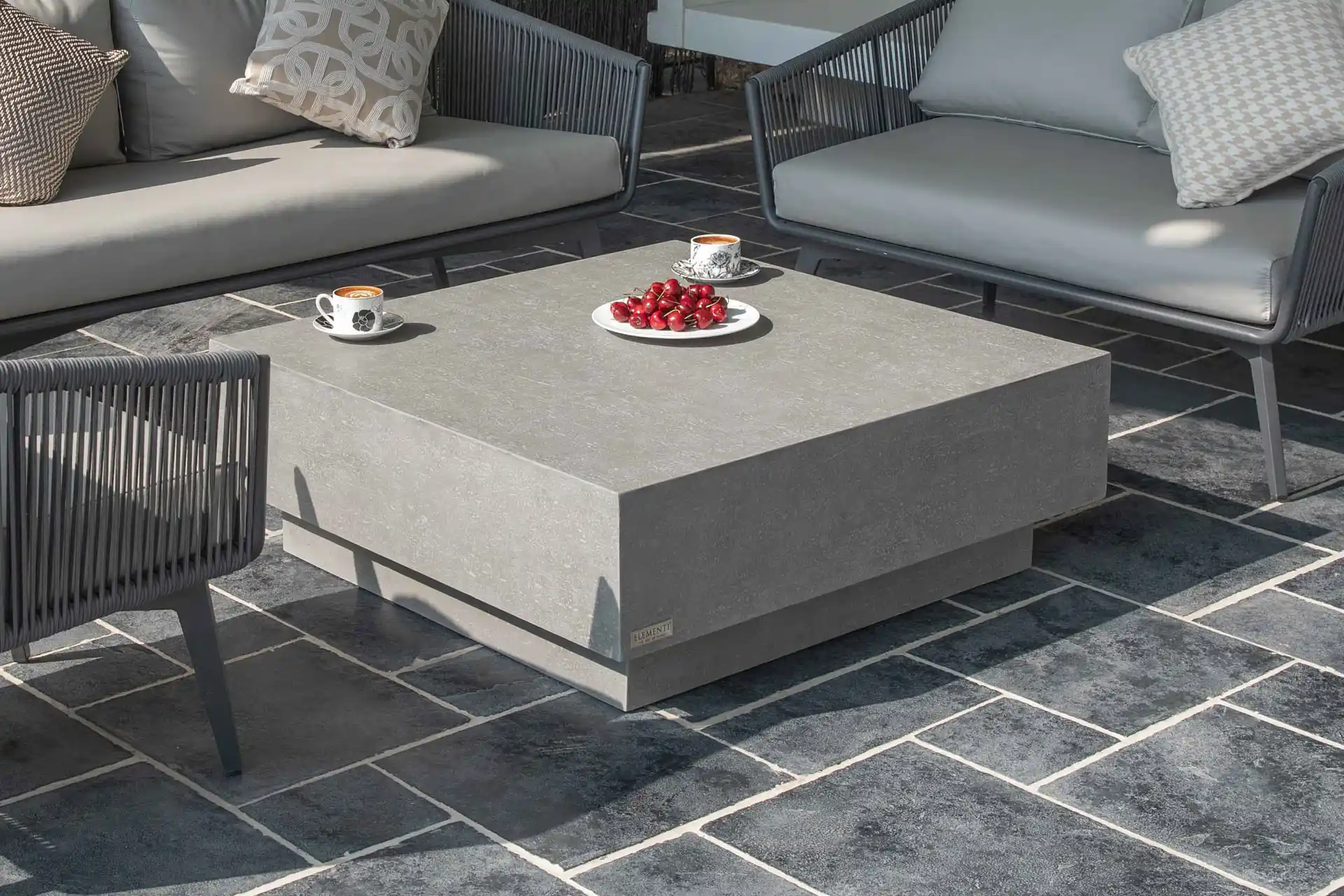 Tevere Couchtisch Beton quadratisch