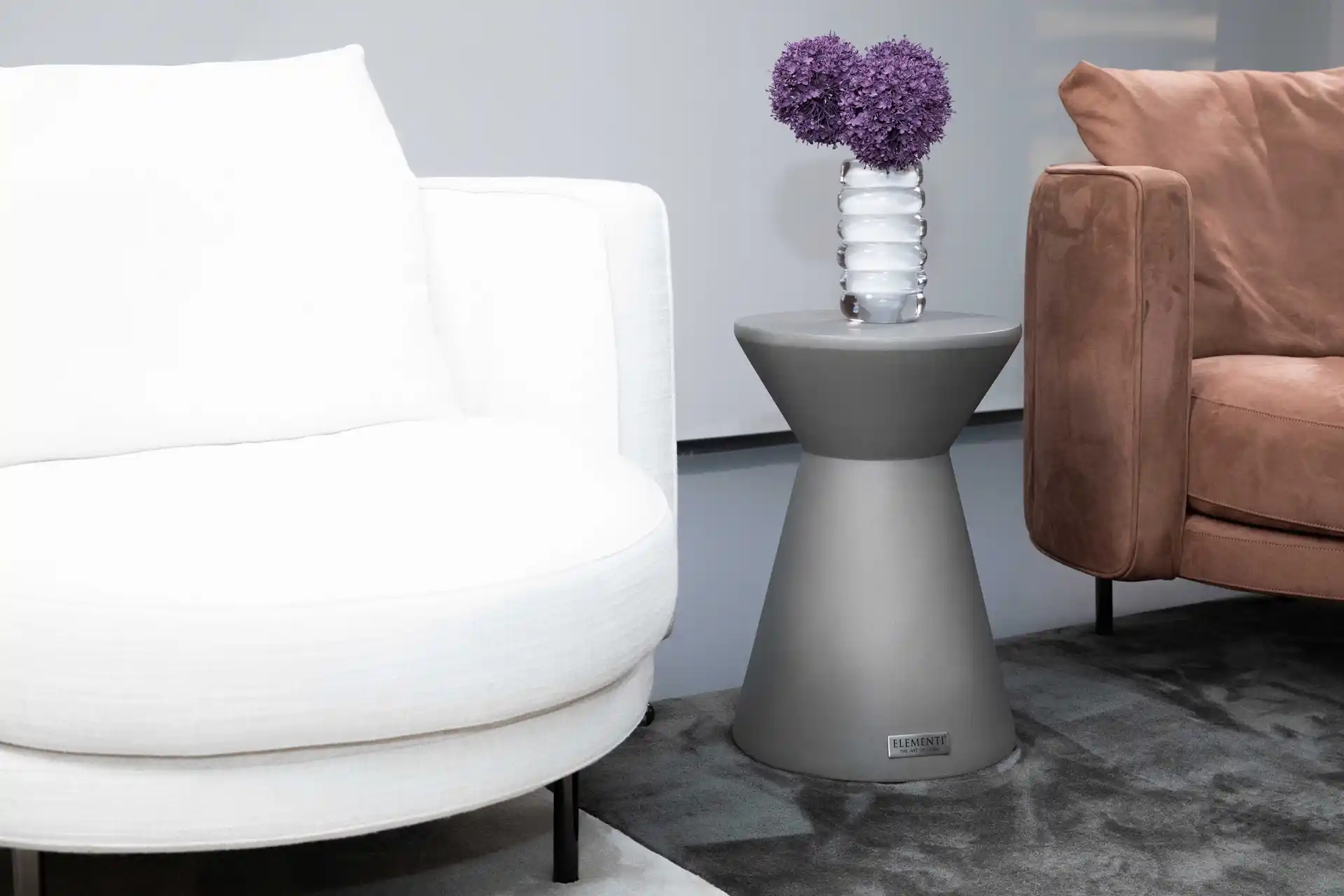 Rome runder Beistelltisch Beton Sanduhr Hocker