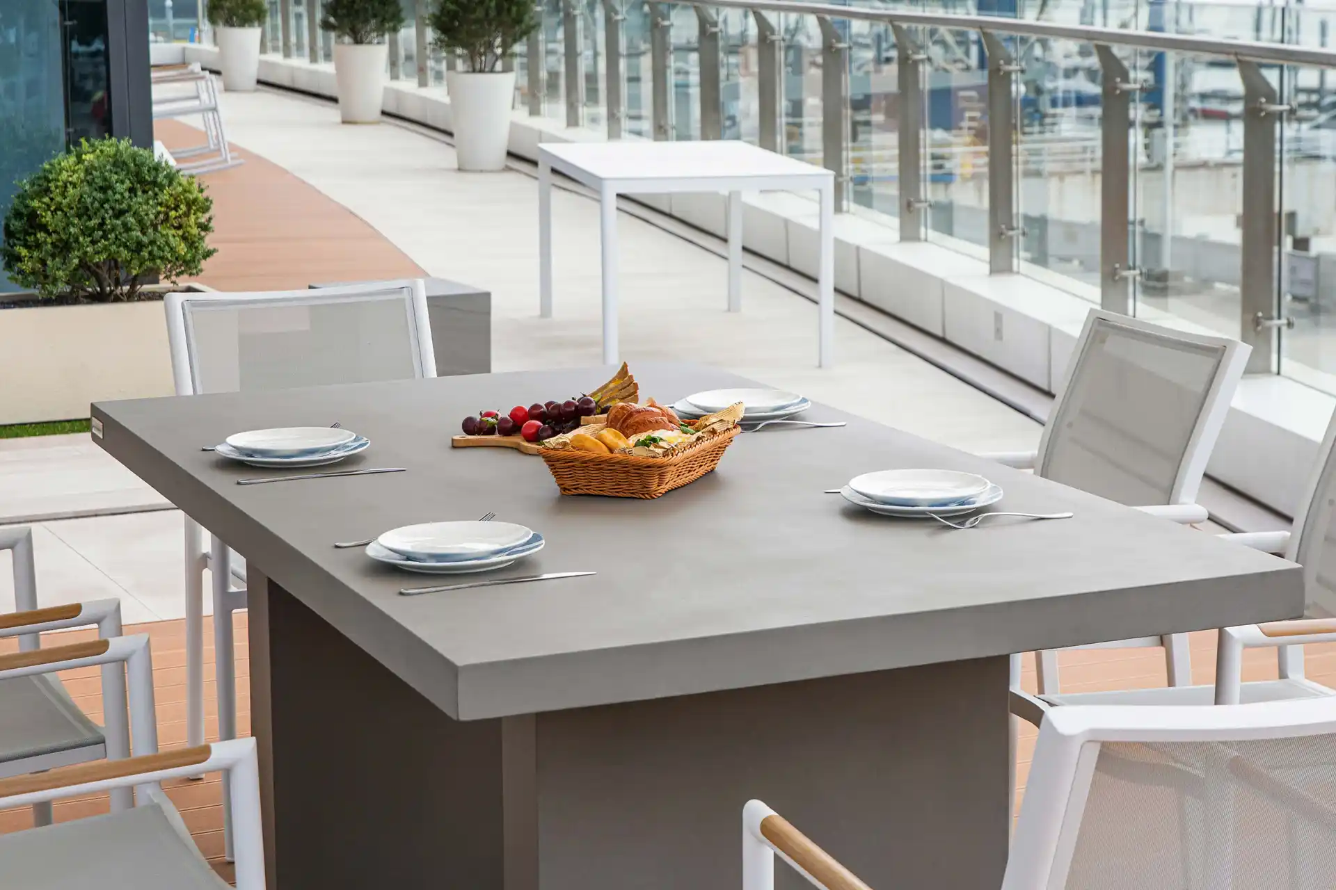 SANTIAGO Esstisch aus Beton &ndash; Outdoor Esstisch