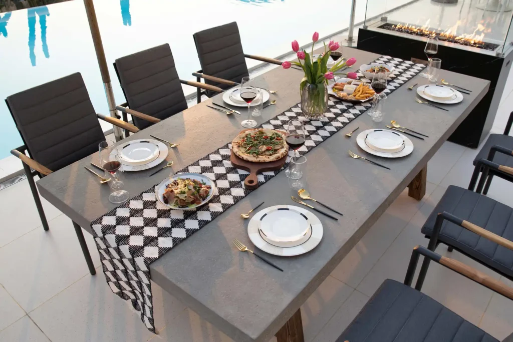 Outdoor-Sozialisierung neu definiert: Warum die Outdoor-Lounge nach einem Esstisch aus Beton verlangt