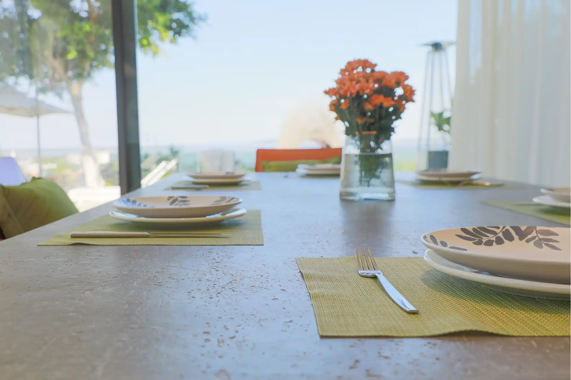 Beton-Esstisch im Au&szlig;enbereich &ndash; Oberfl&auml;che und Alltag &ndash; SEINE