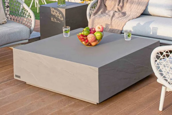 Holz vs. GF-Beton: Welcher Outdoor-Couchtisch passt besser?