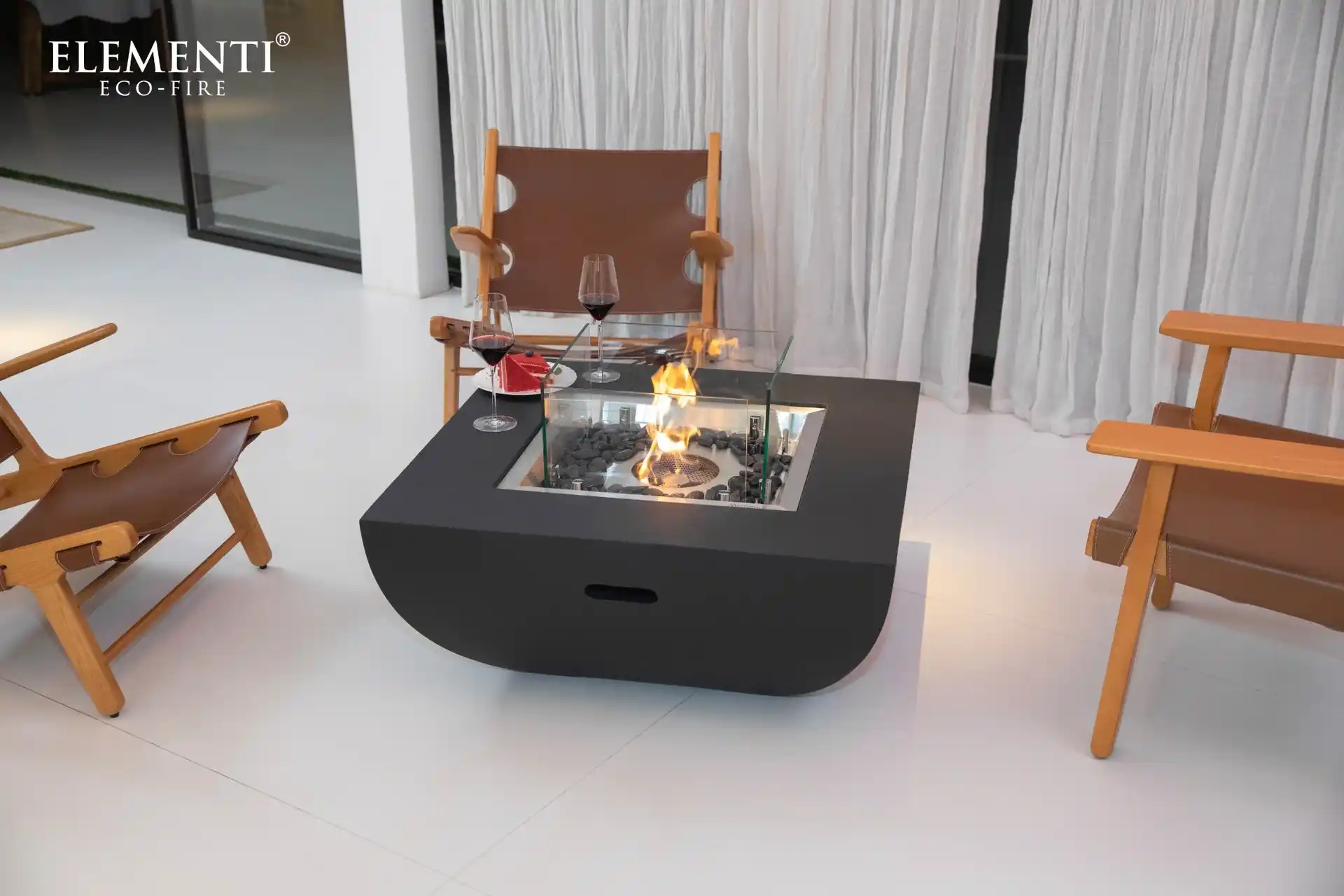 Tisch Feuerstelle mit Glasrahmen – Eleganter Gaskamin für moderne Innenräume