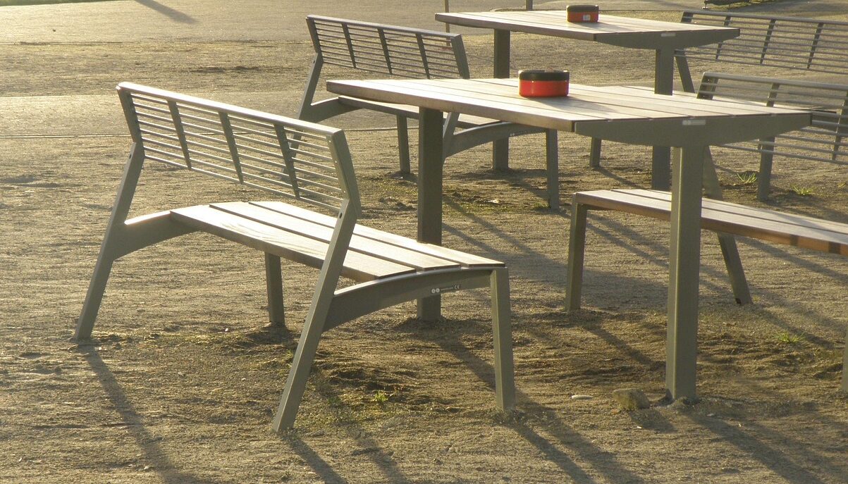 Edelstahl Gartenbank auf Terrasse