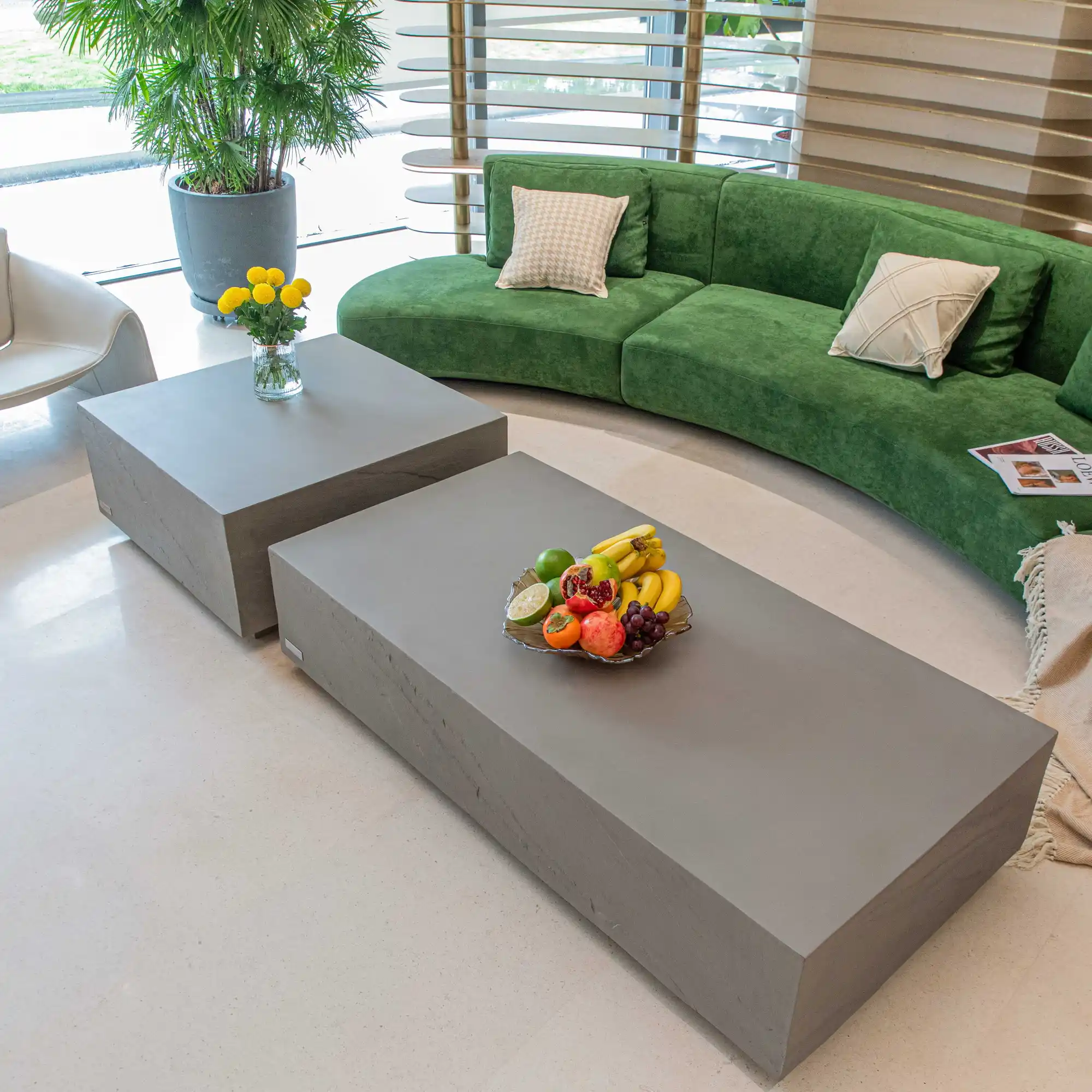 Gartentischgruppe aus Beton im Garten