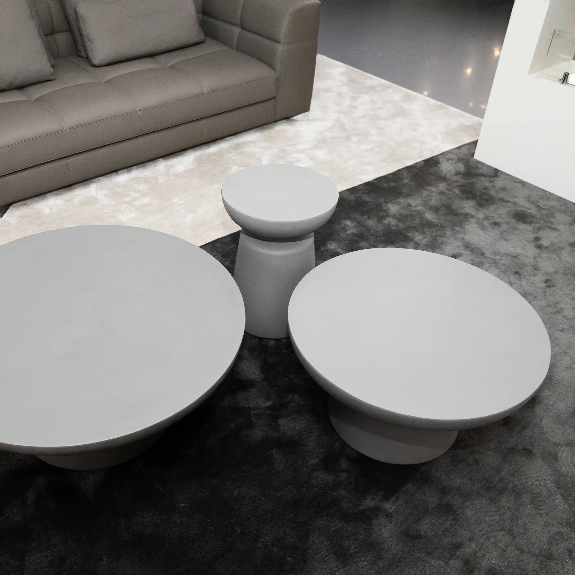 Farbbeispiel für kleine Räume mit Betonmöbeln