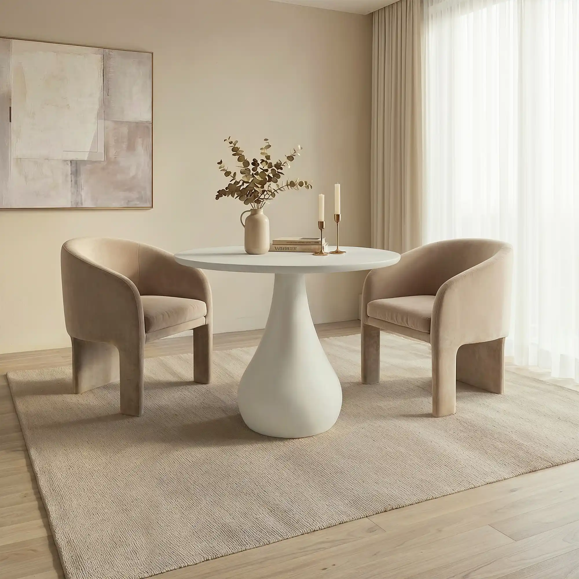 Table ronde en b&eacute;ton install&eacute;e &agrave; l'int&eacute;rieur