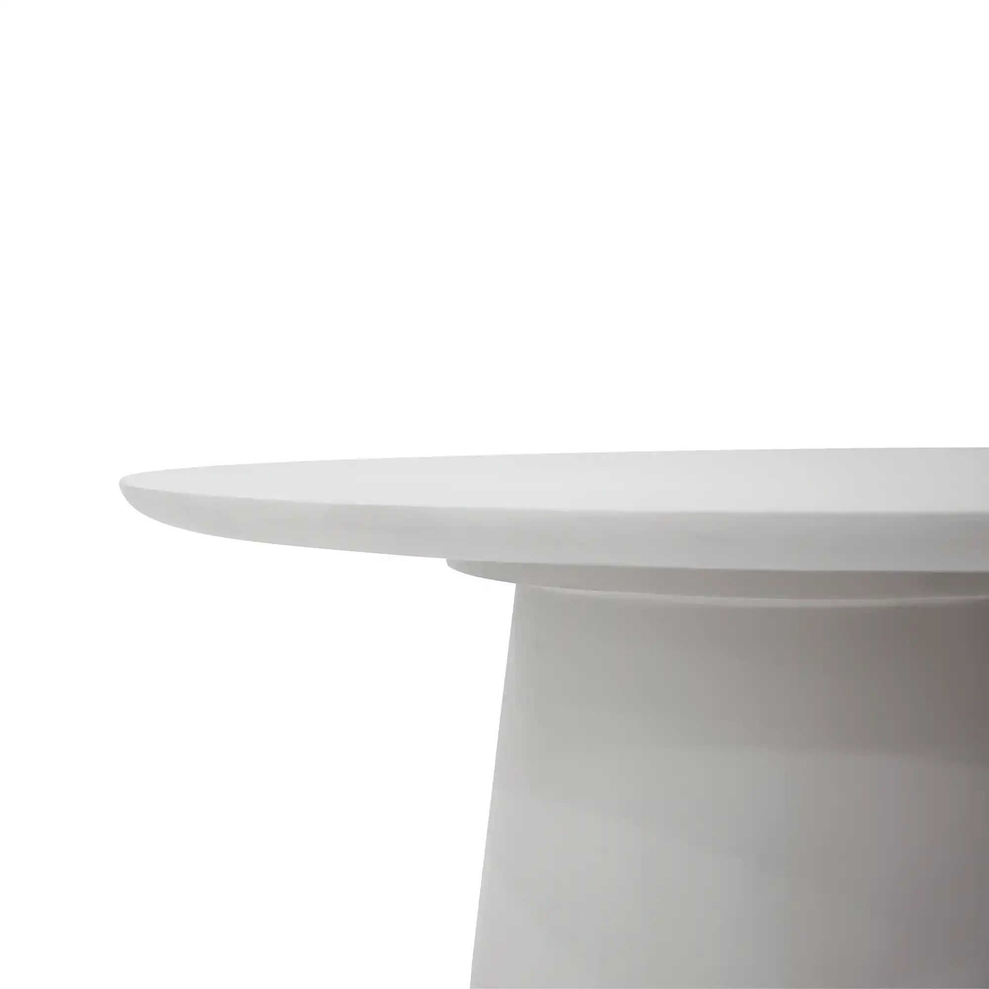 Betonnen tafel met een stabiel onderstel