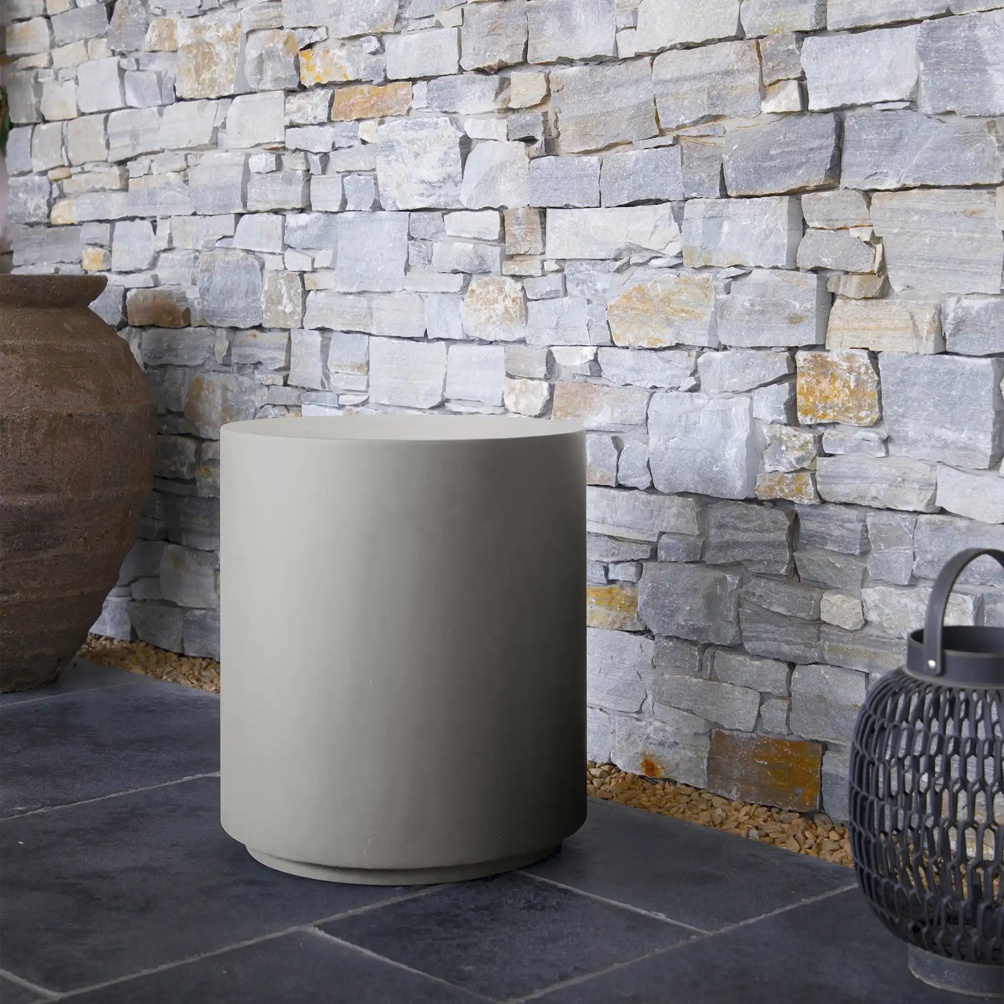 Beistelltisch aus Beton im Wohnbereich