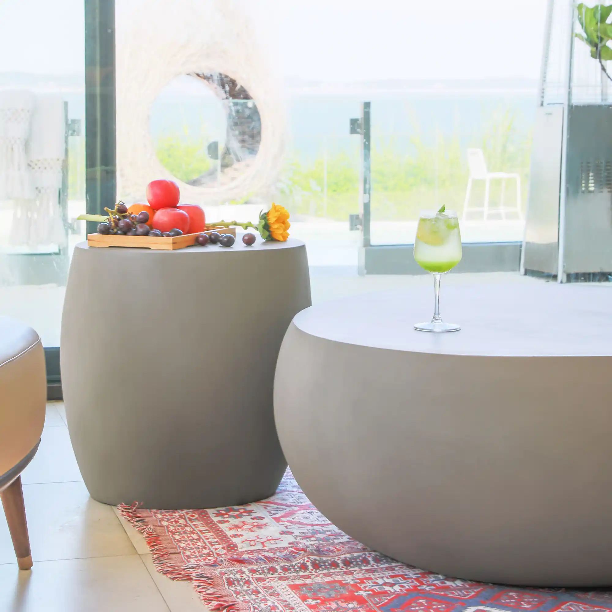 Beistelltisch und Couchtisch aus GF-Beton als abgestimmtes Set